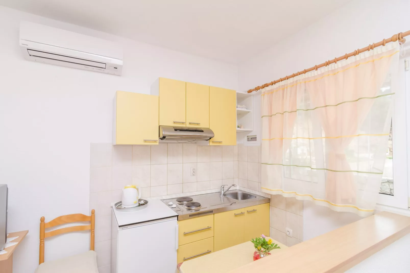 Apartments Skurla - Studio Apartment with Terrace (A1 žuti )-Cuisine