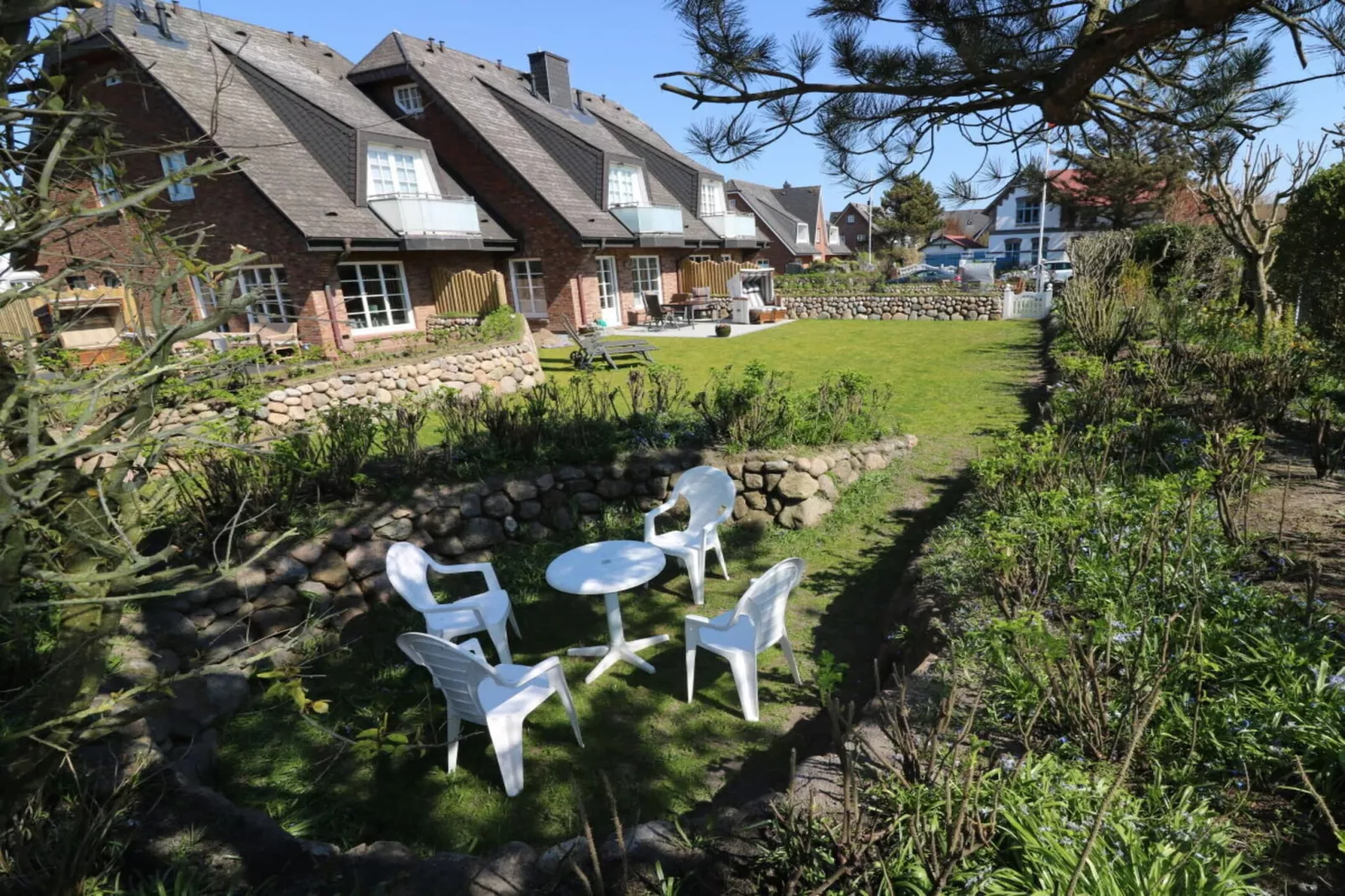 49469-Gardens in summer