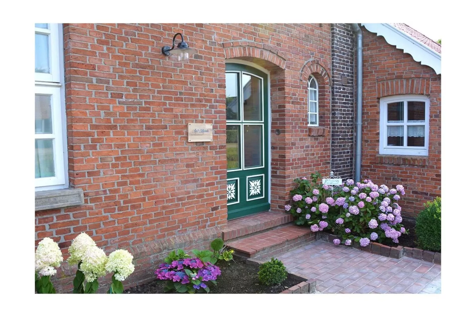 218583-Hall & reception