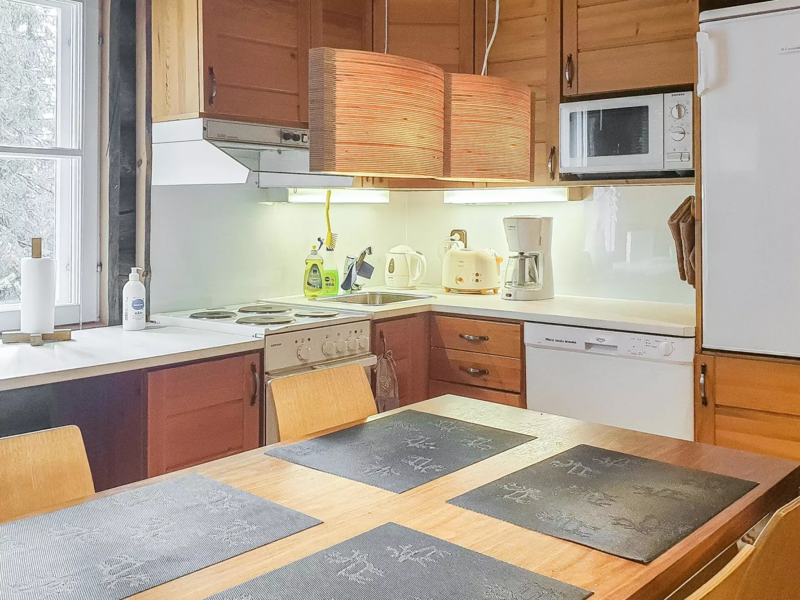 Ykkösruka 3, 3a - Drinnen