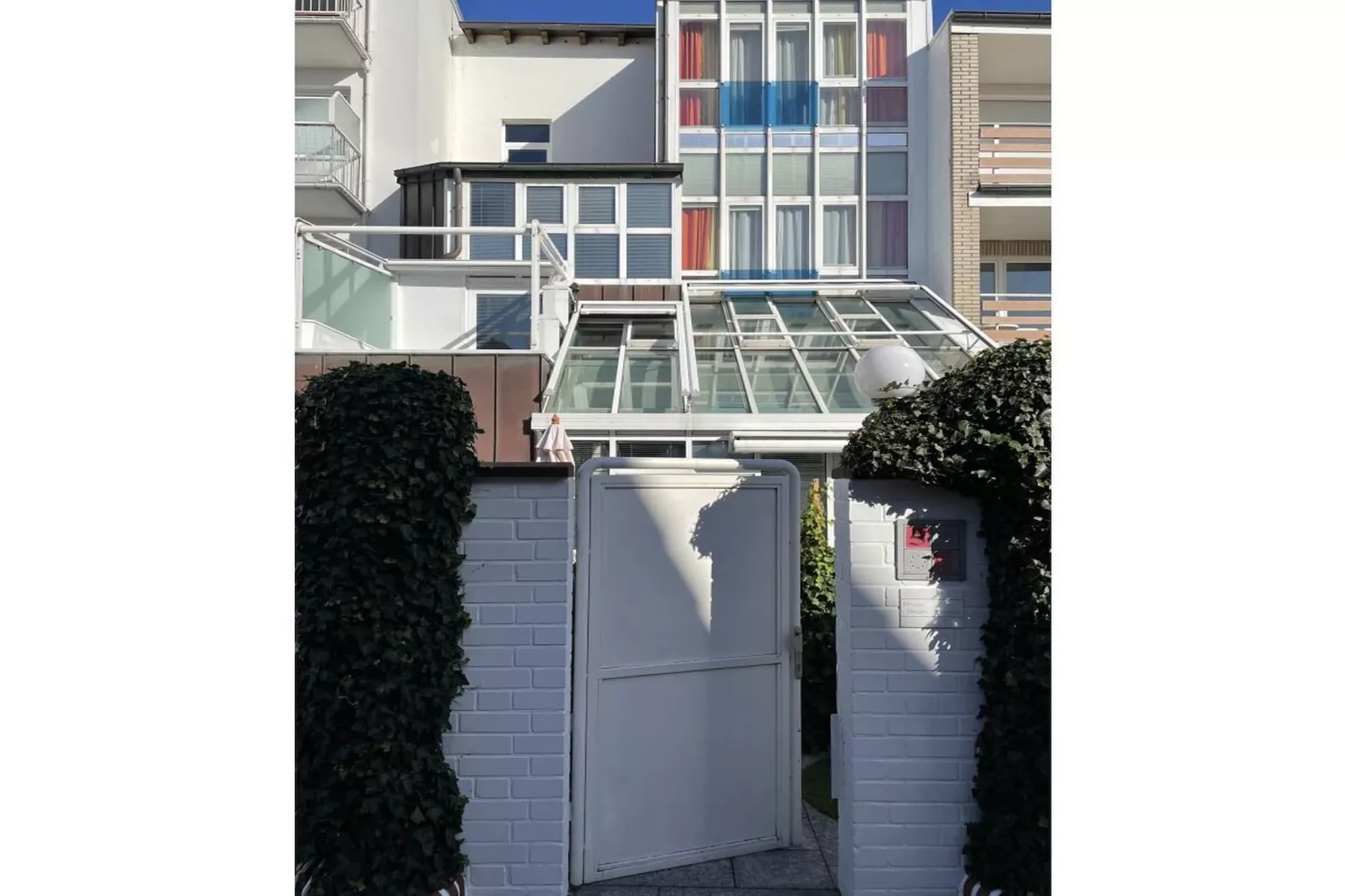 56257 - Hall & reception