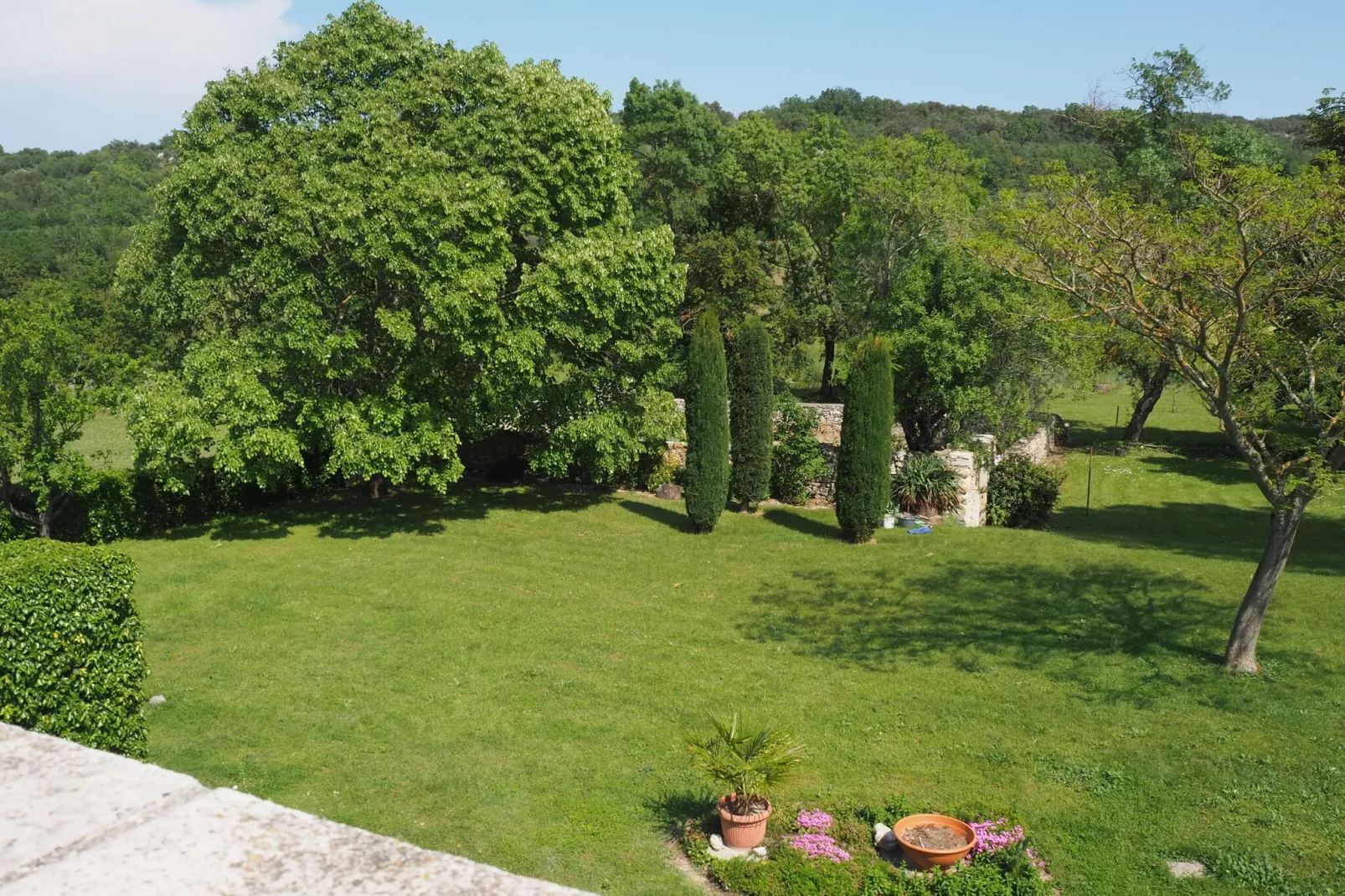 Doppelhaushälfte in Lussan / Le Tilleul-Gardens summer