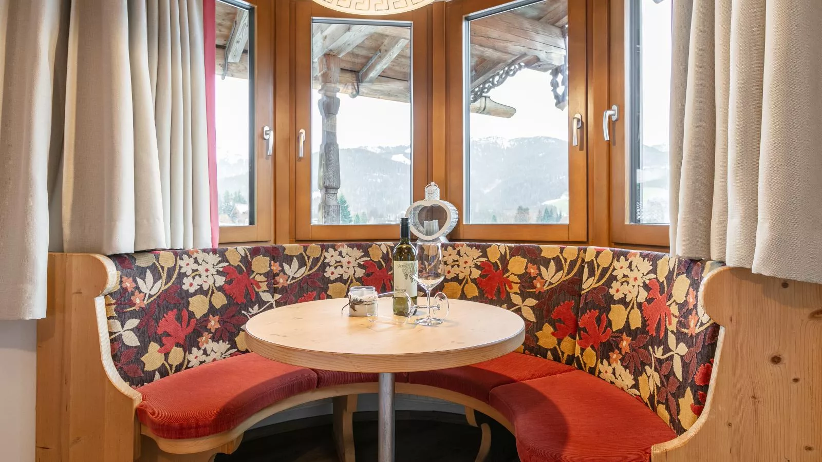 Landhaus Marchfeld Top 1  Top 2 Top 3 - Dining room