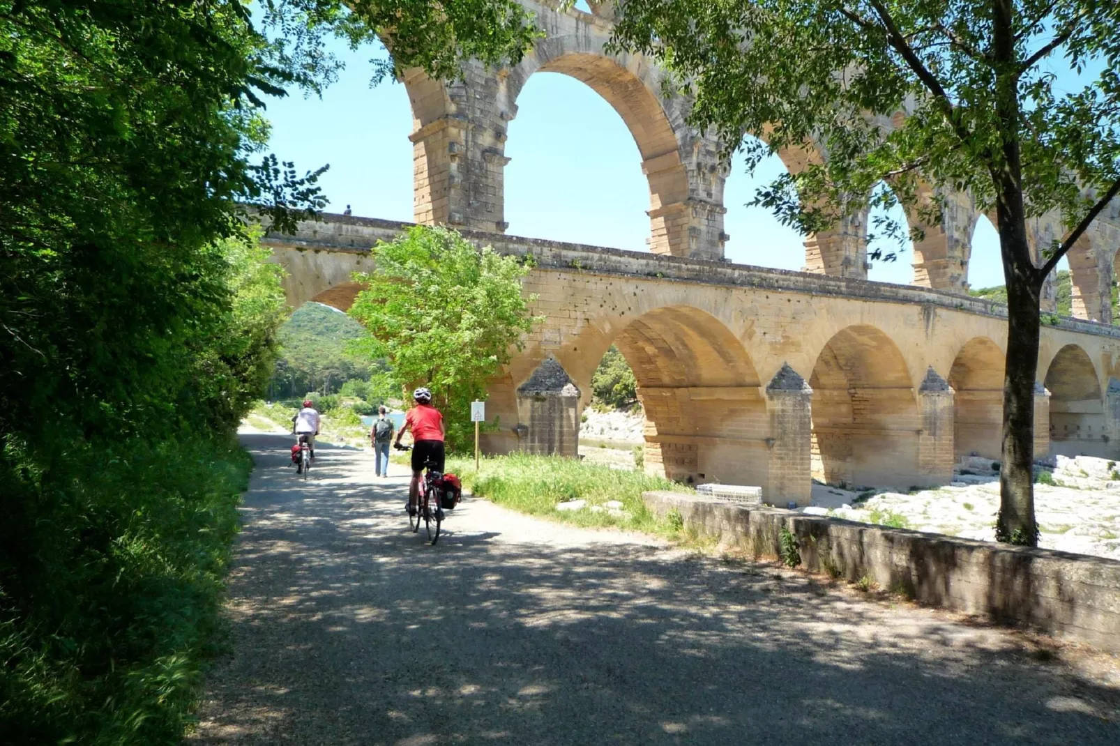 Doppelhaushälfte in Lussan / Le Tilleul-Areas summer 20km