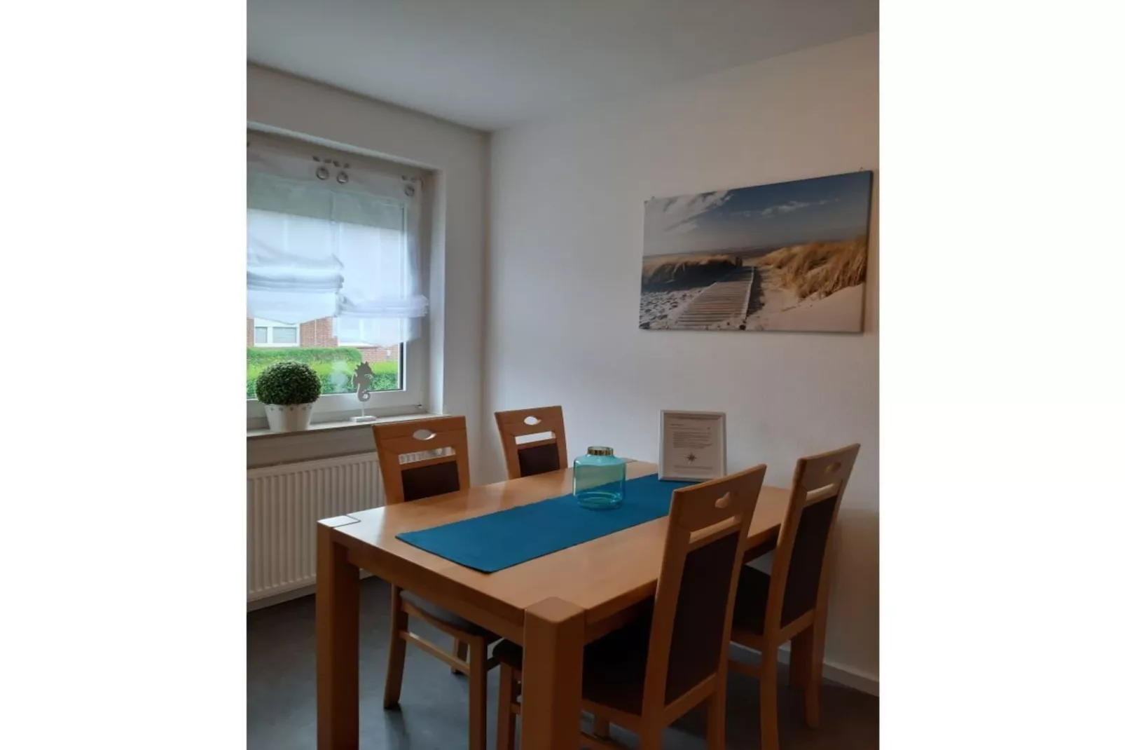 479985 - Dining room