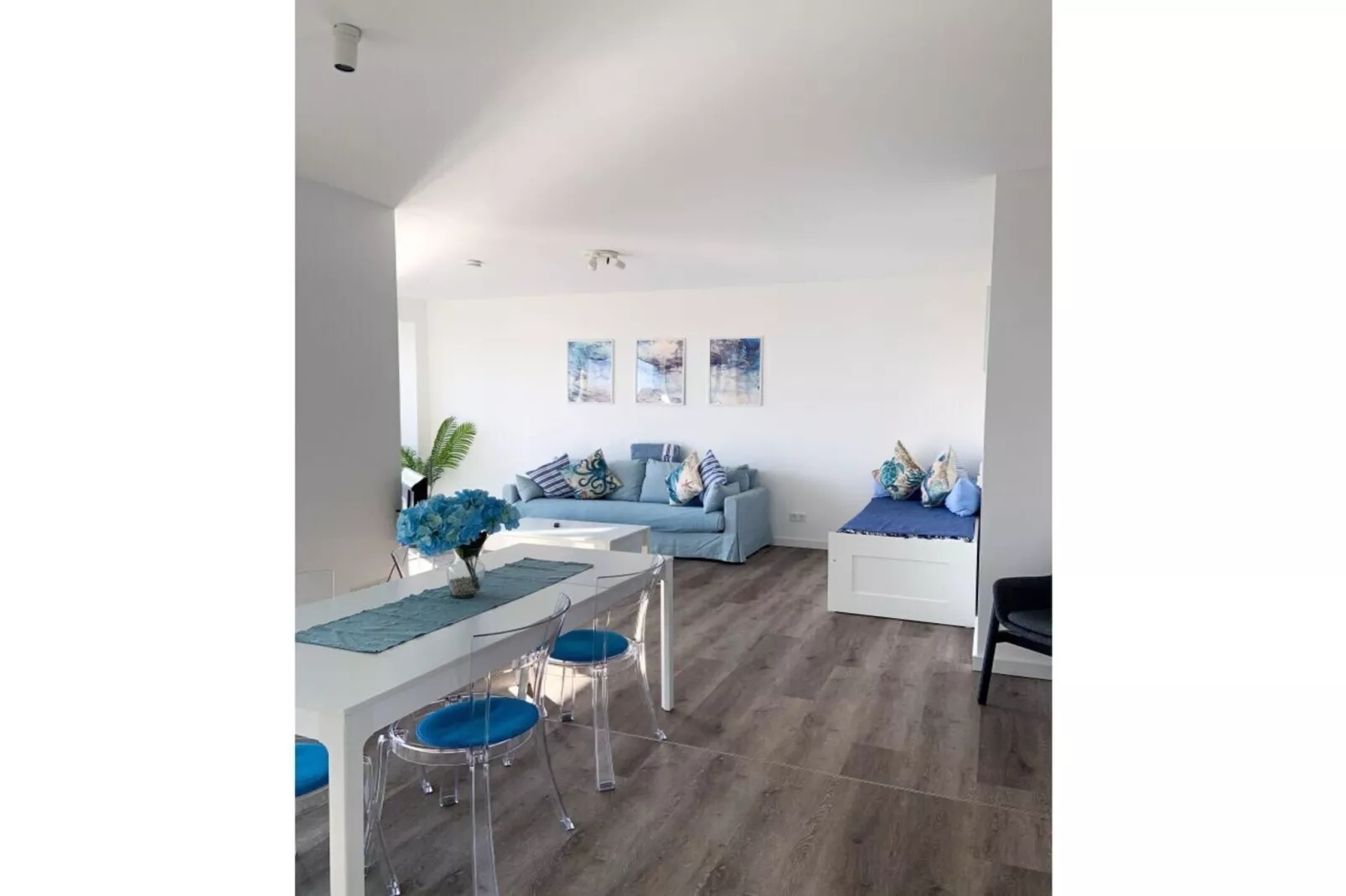 637753 - Dining room