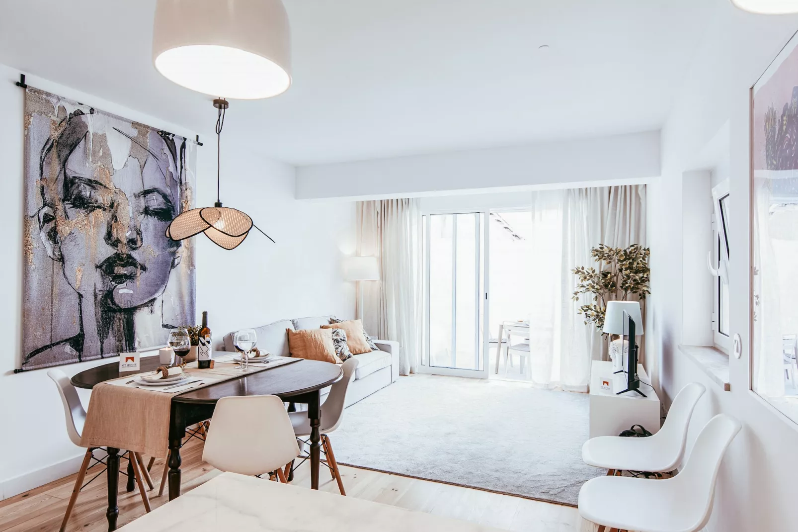 Modern & Charming Alges by GT House-Wohnzimmer