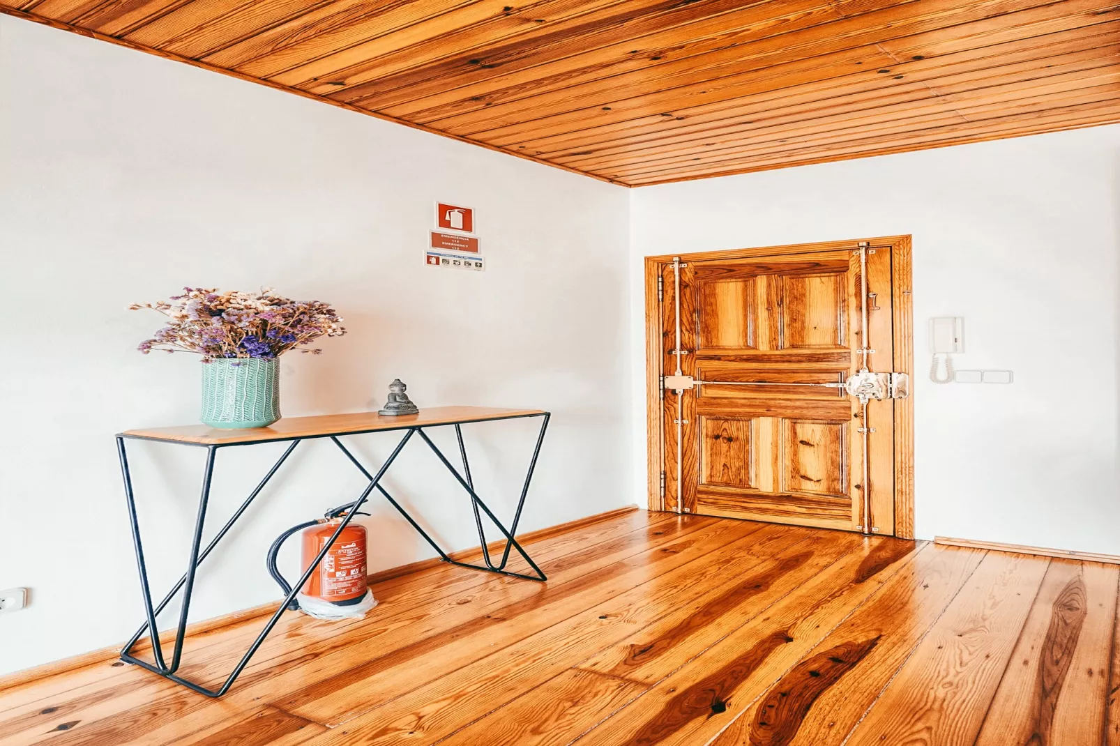 Apolónia Train Spot By Gt House - Landing