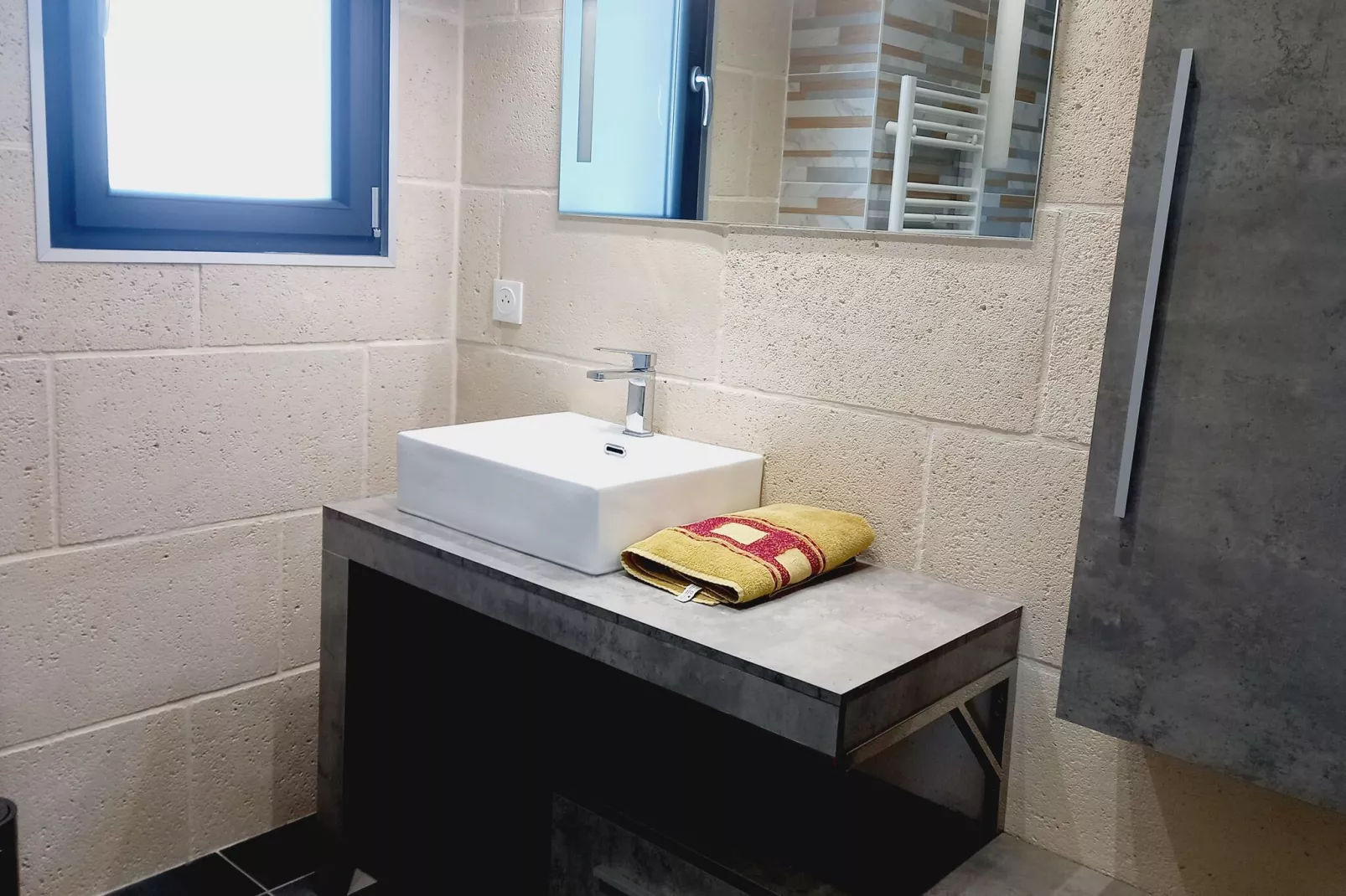 Holiday home with private pool Margaux Cantenac-Bathroom