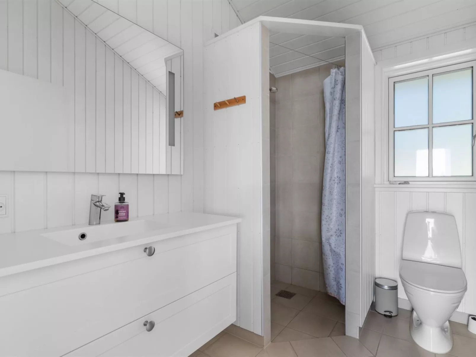 "Edvardsine" - 40m from the sea-Drinnen