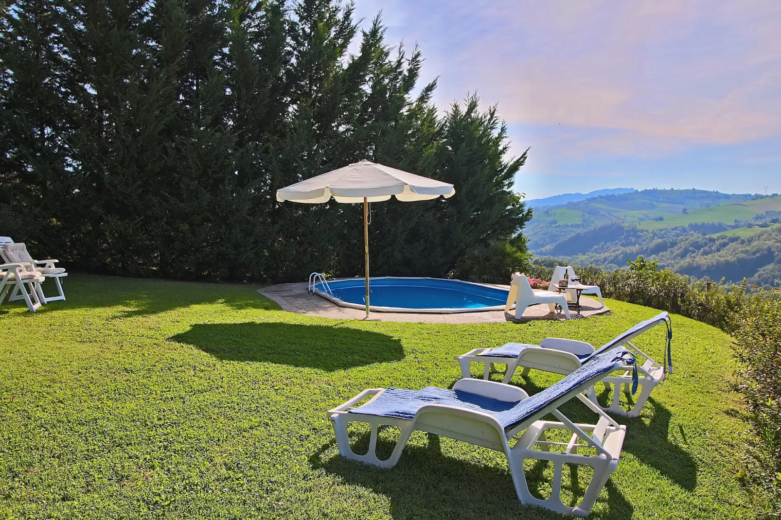 Villa Arianna-Garten Sommer