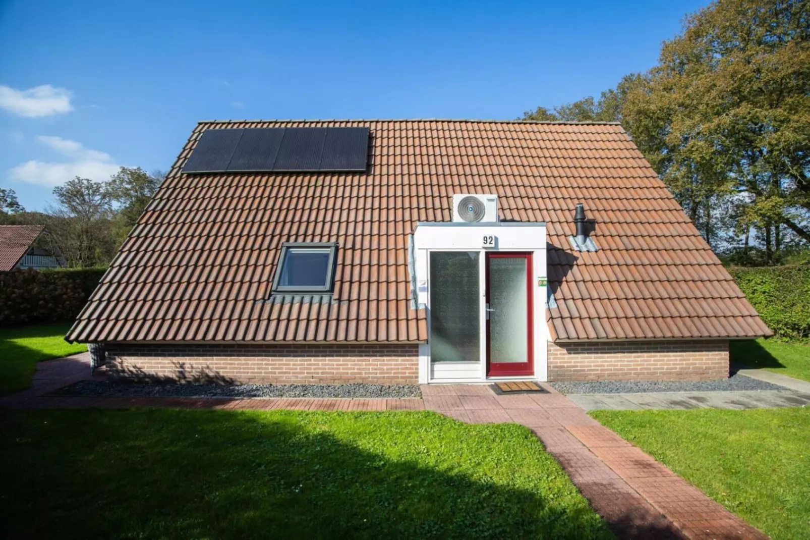 92 | Gaai | Prachtige bungalow nabij natuur-Exterior in summer