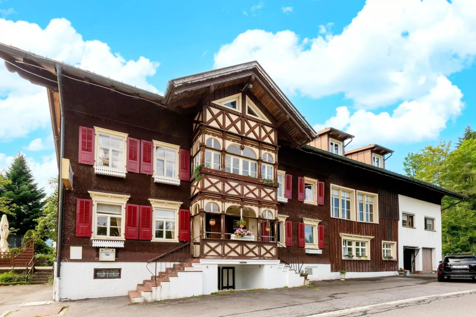 Aloisia - Exterior in summer