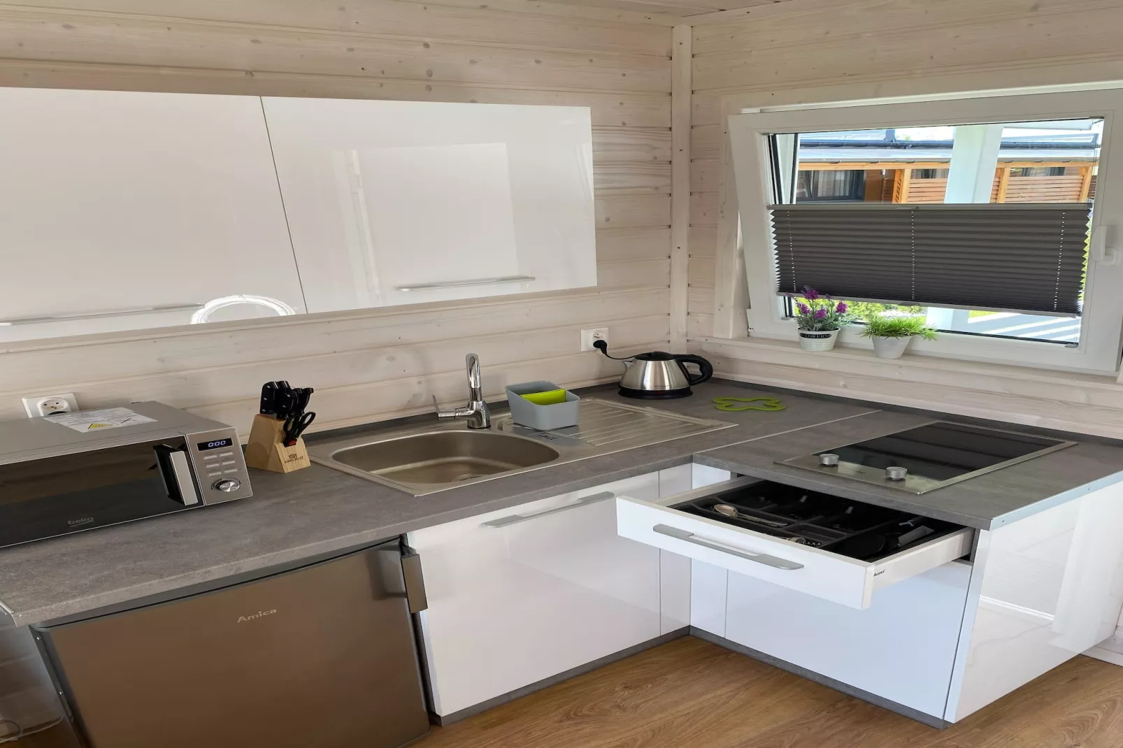 	Domki niedziela / niedziela dla max 6 osób Dąbki-Kitchen