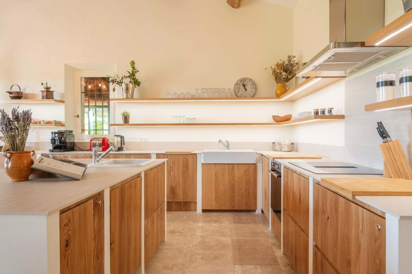 Le Mas Elaïa  votre havre familial avec piscine privée-Cuisine