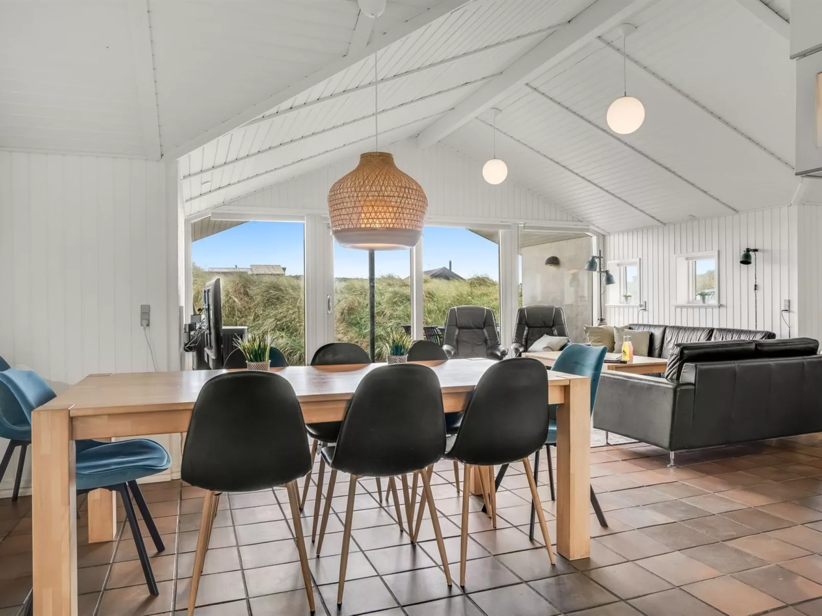 "Nimrod" - 70m from the sea-Dedans