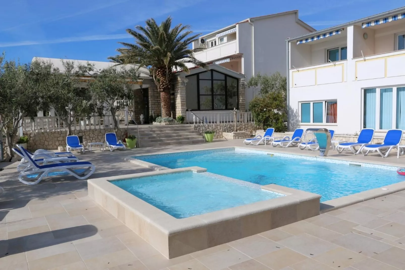 Penthouse - Typ 6plus2-Piscine