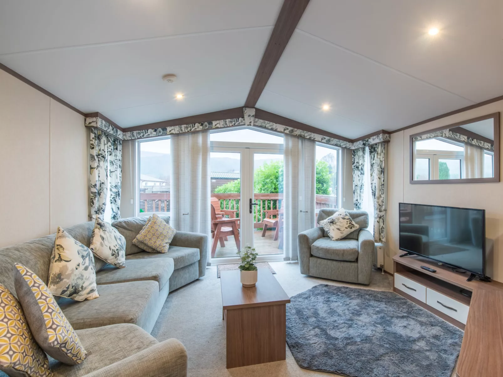 ScottishHighlands.LochNess - Inside