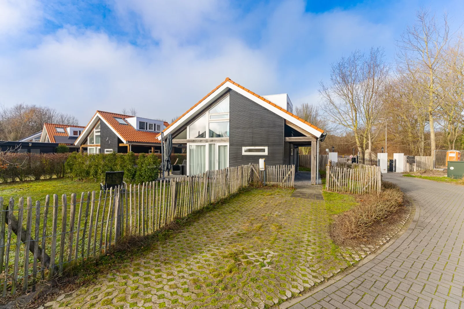 Zonnedorp 1 Solskin Renesse | Beach Holiday in Modern Holiday Home - Exterior in summer