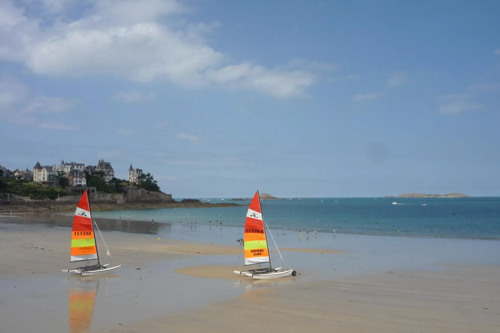 Dupleix dans un jardin bucolique à Saint Briac sur Mer-Zones d'été à 5 km