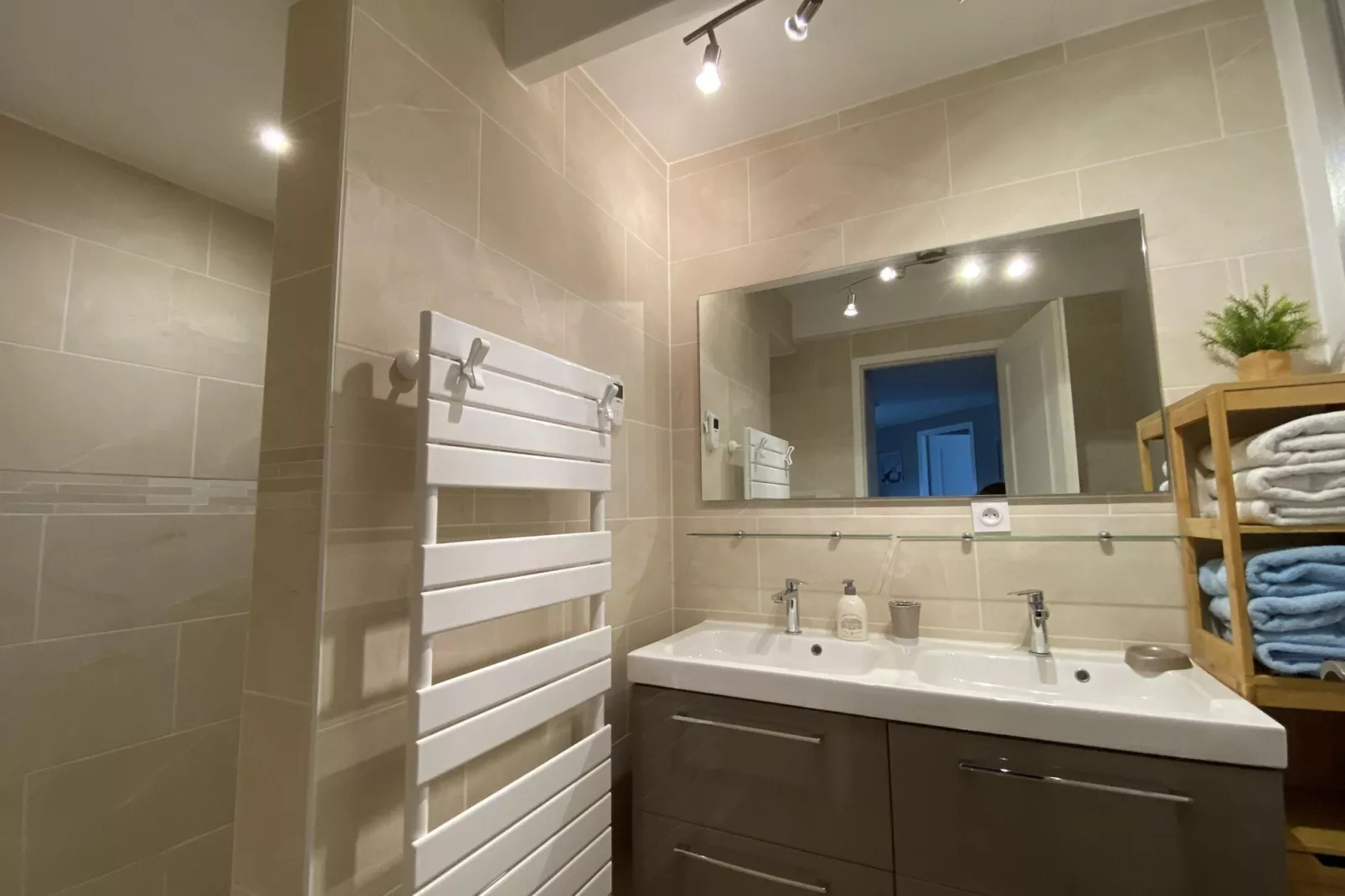 Landhaus Le Minhic sur Rance-Bathroom