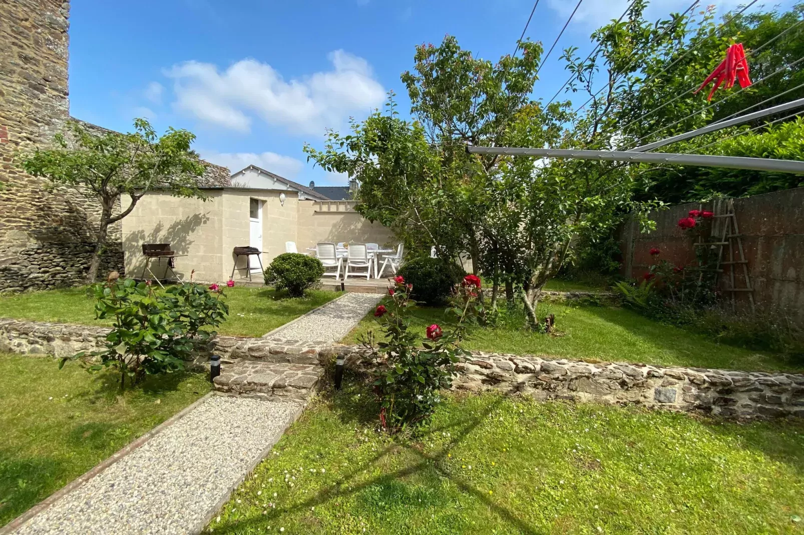 Landhaus Le Minhic sur Rance-Gardens summer
