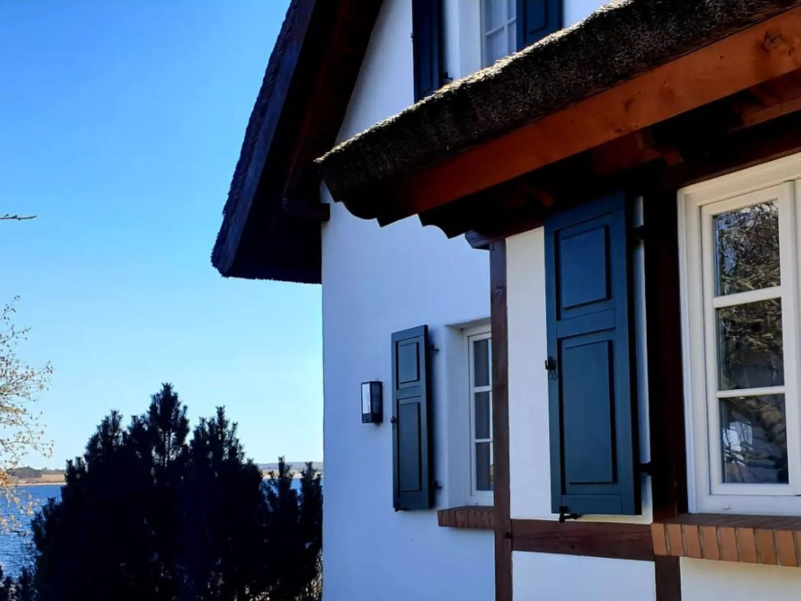 TRADITIONELLES REETDACHHAUS MIT SAUNA, KAMINOFEN UND PRIVATEM WASSERZUGANG - Image-tags.info