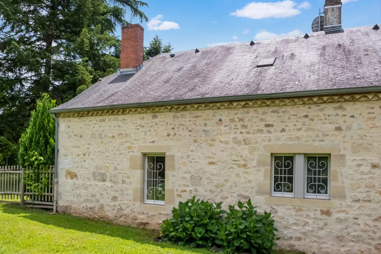 Gîte de Charme-Exterior summer