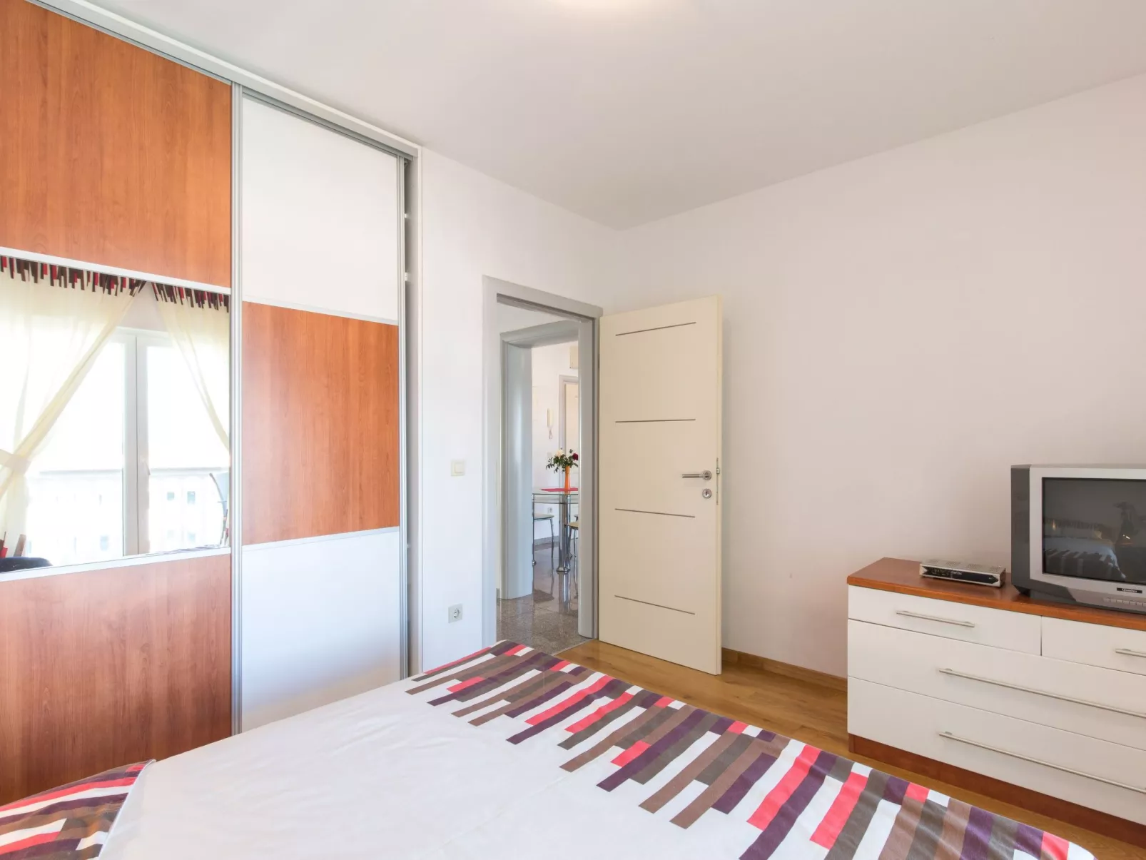 "Ore" mit privatem Pool - Image-tags.info