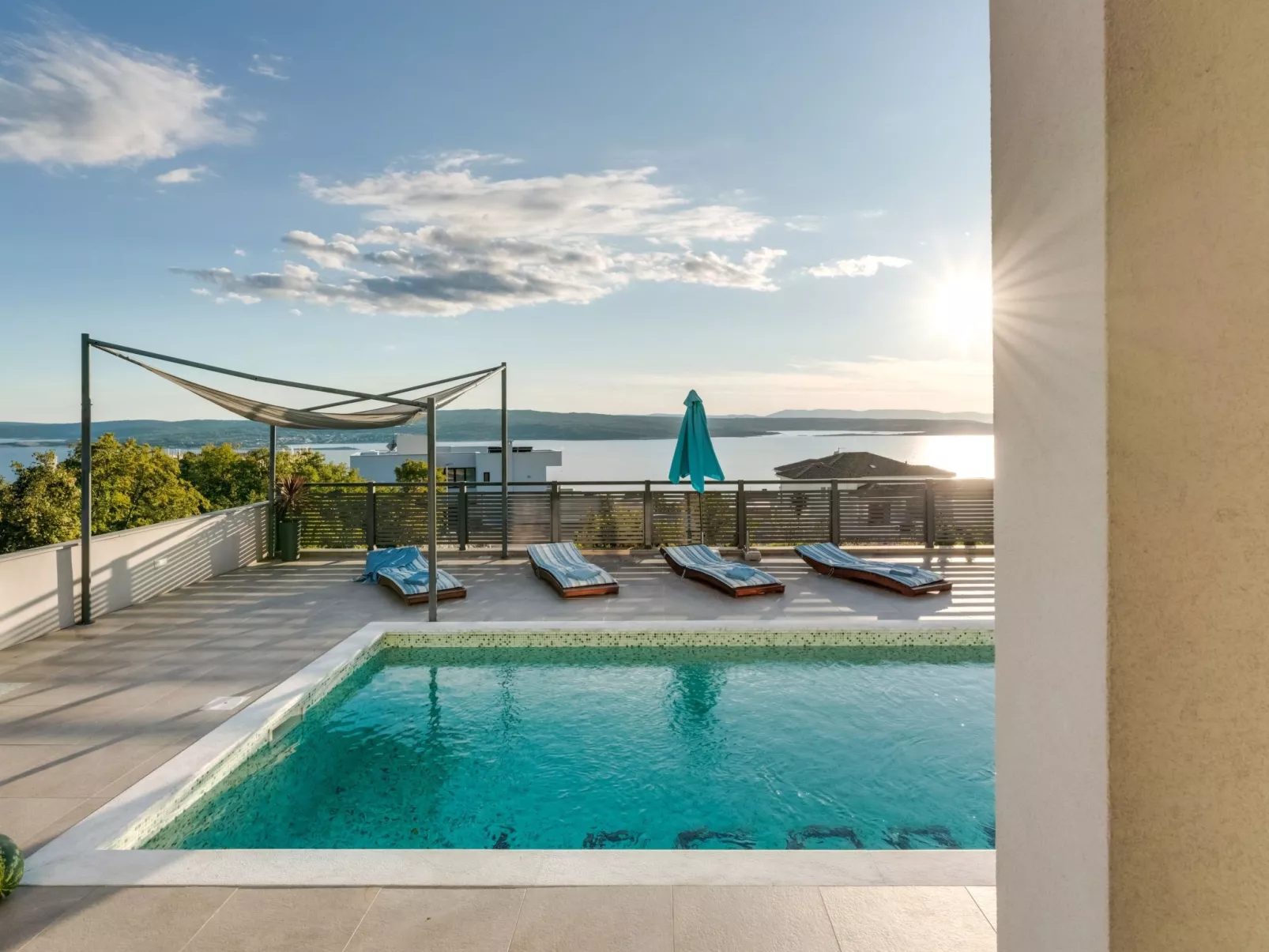 Villa "View" mit Blick auf das Wasser - Image-tags.info