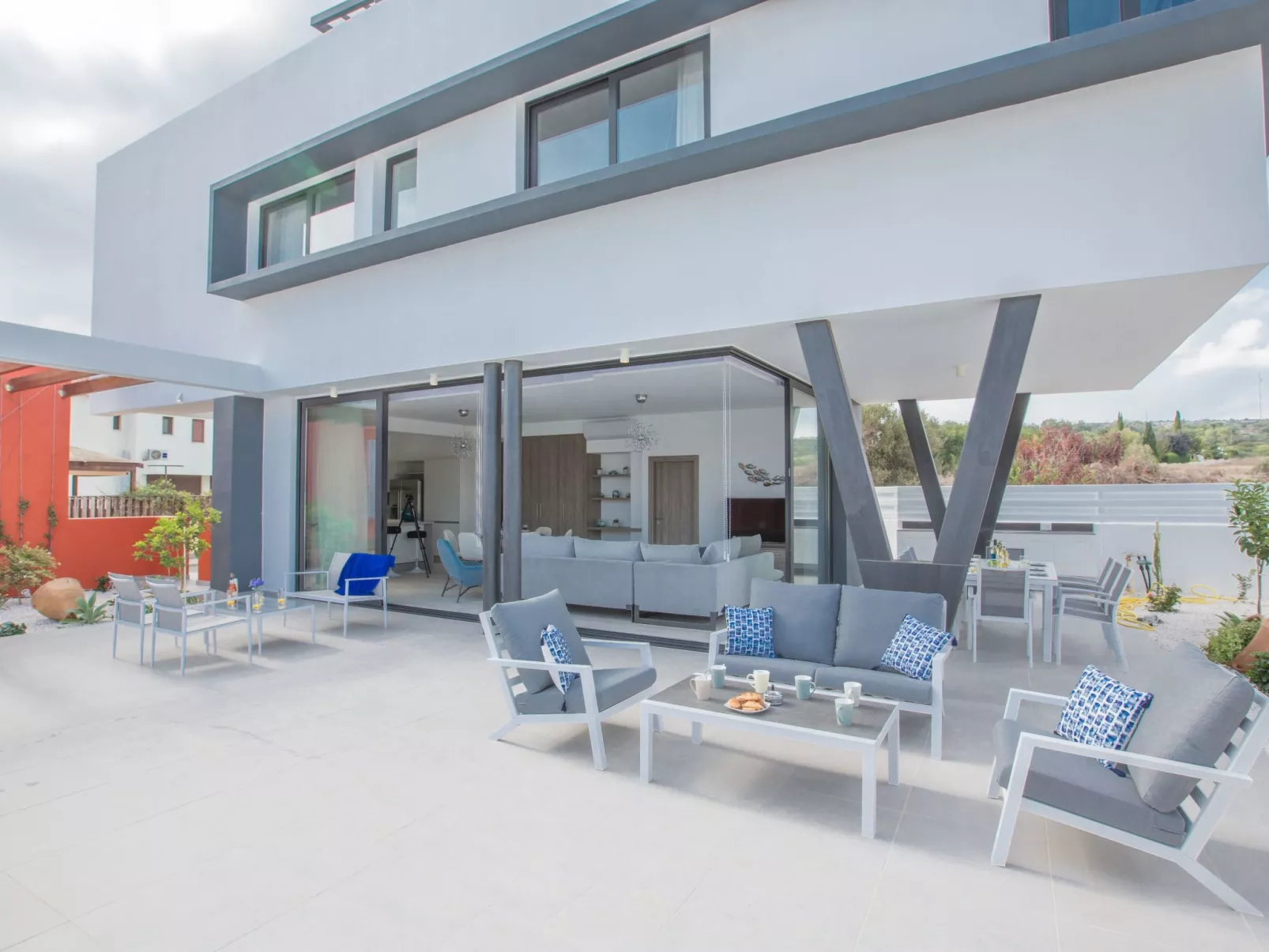 Neue, luxuriöse 3-Schlafzimmer-Villa in Protaras Zentrum - Image-tags.info