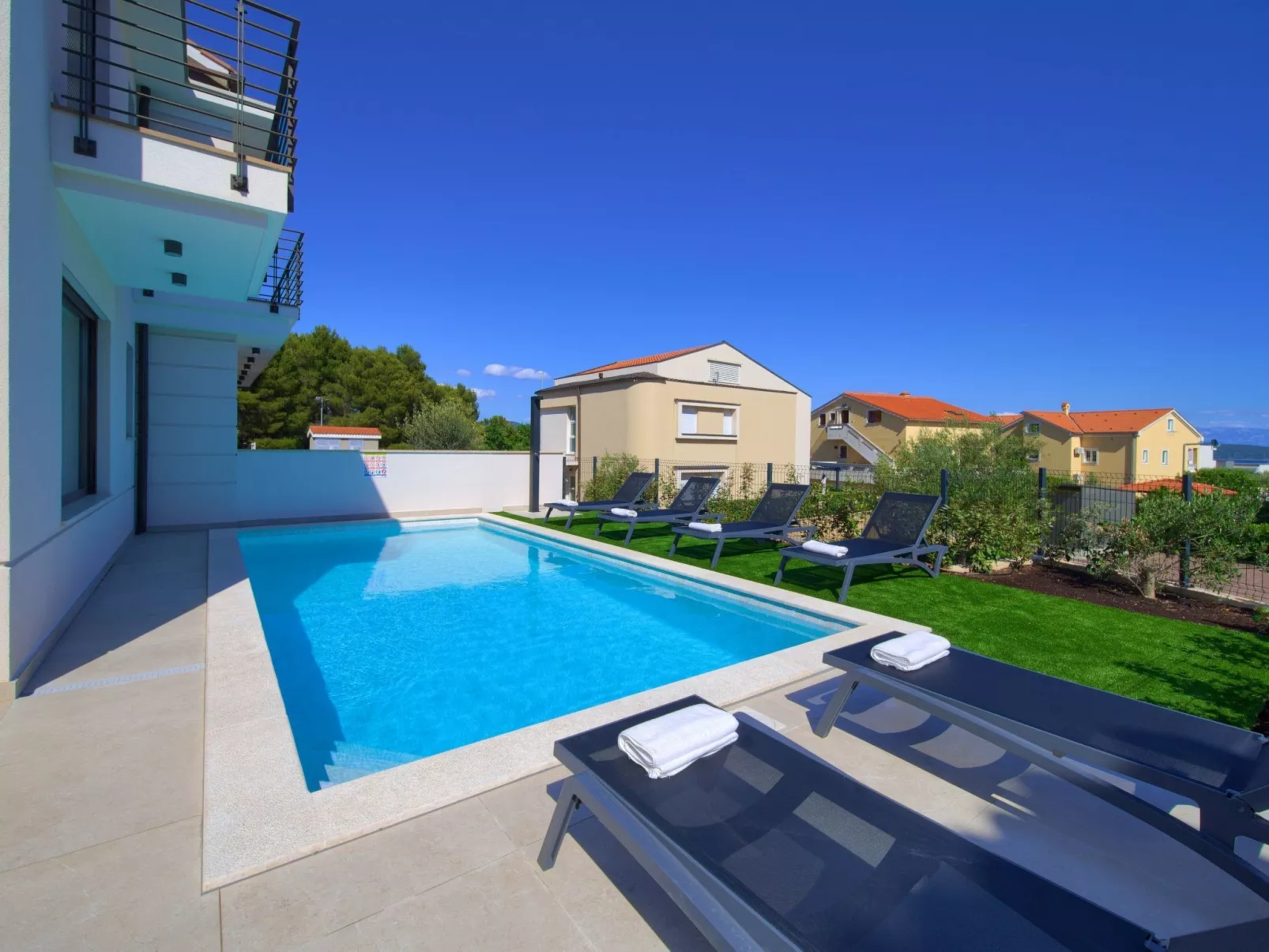 "Lana" mit Schwimmbad - Image-tags.info