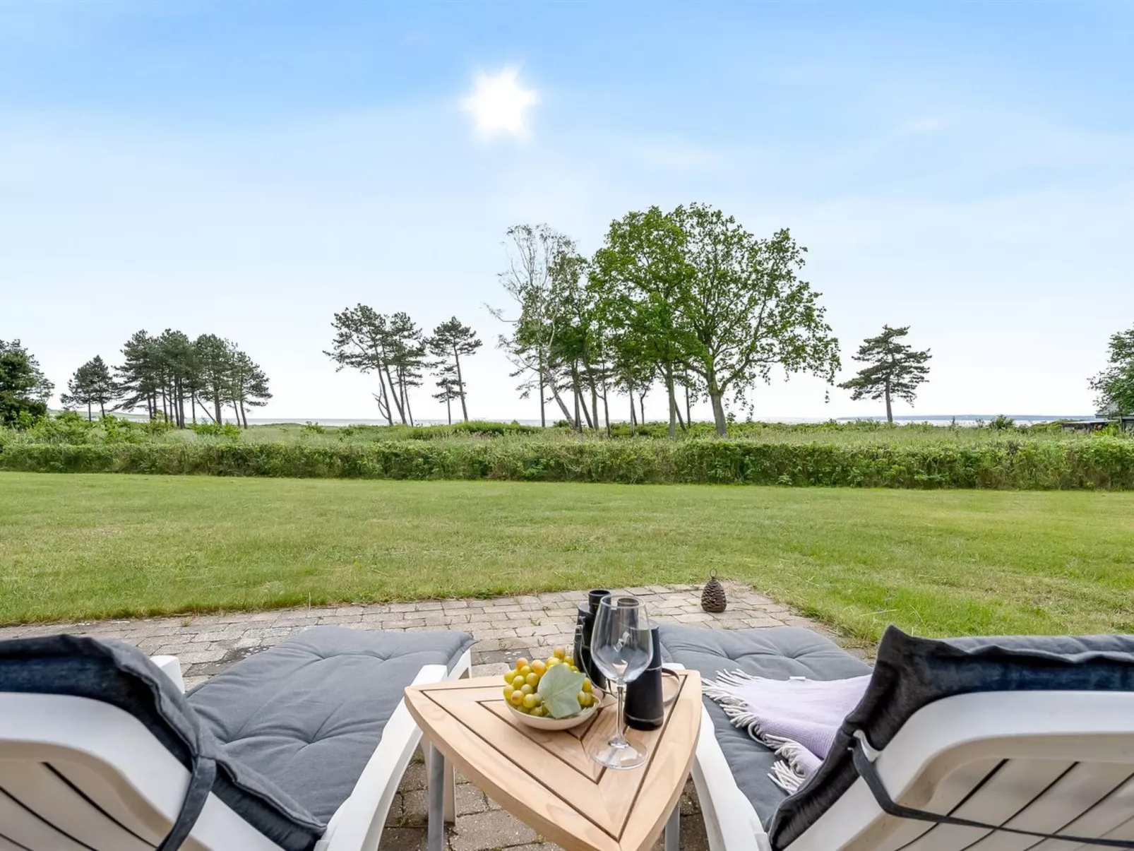 "Ellanora" - 50m from the sea - Draußen