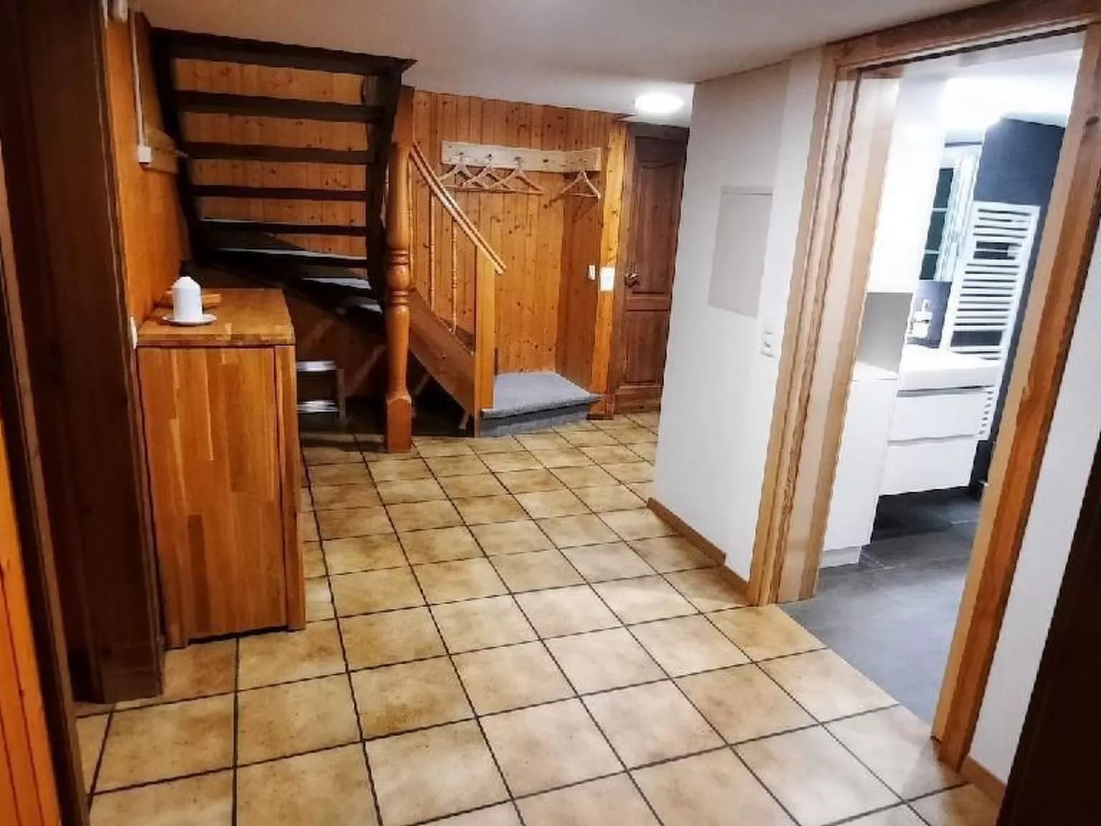 Gemütliche und geräumige Ferienwohnung - Dedans