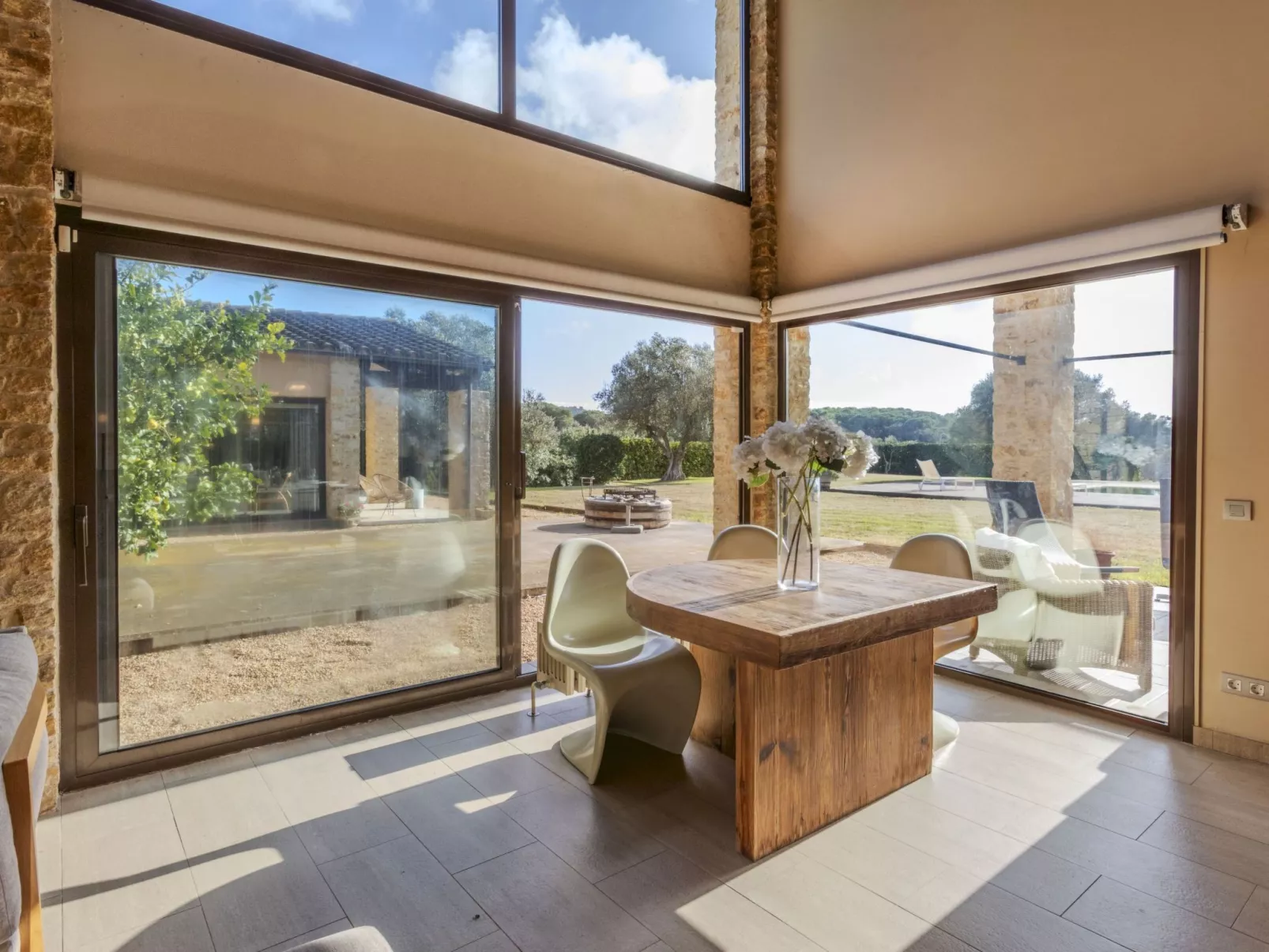 Mas Oliveres - Outside