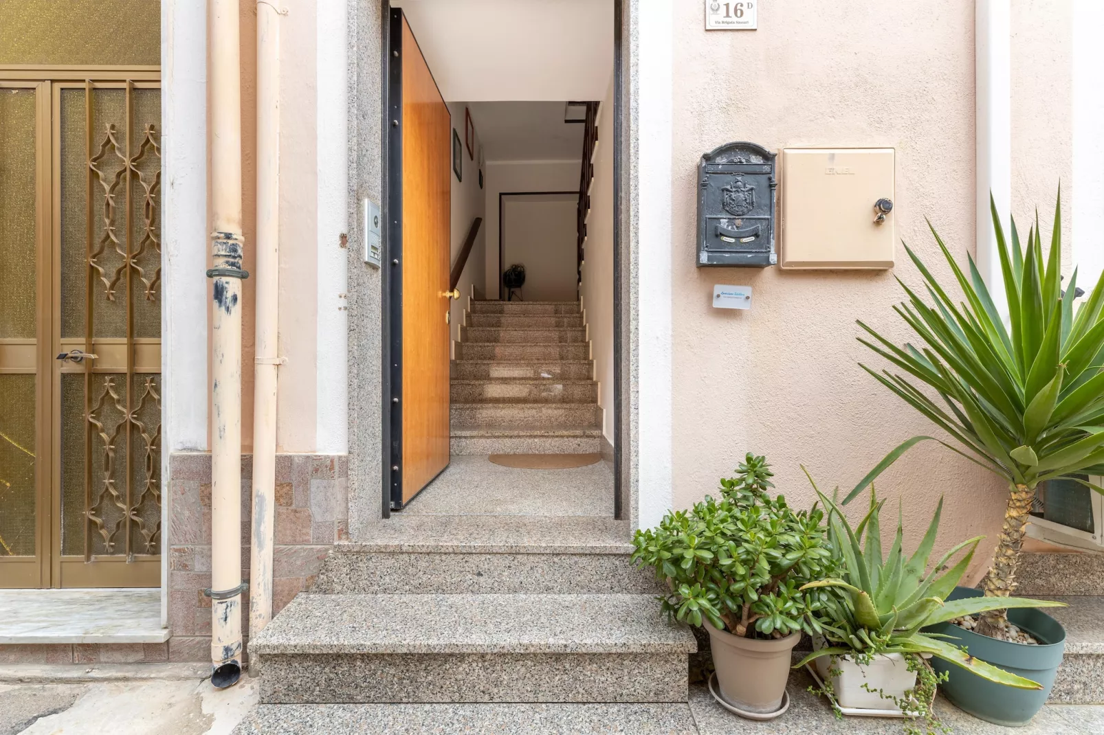 QUADRILOCALE CASTELSARDO CENTRO-Hall / réception