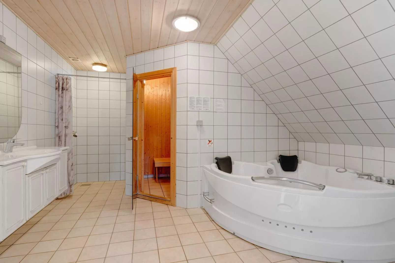20 Personen Ferienhaus in Nordborg-By Traum-Wellnessbereich