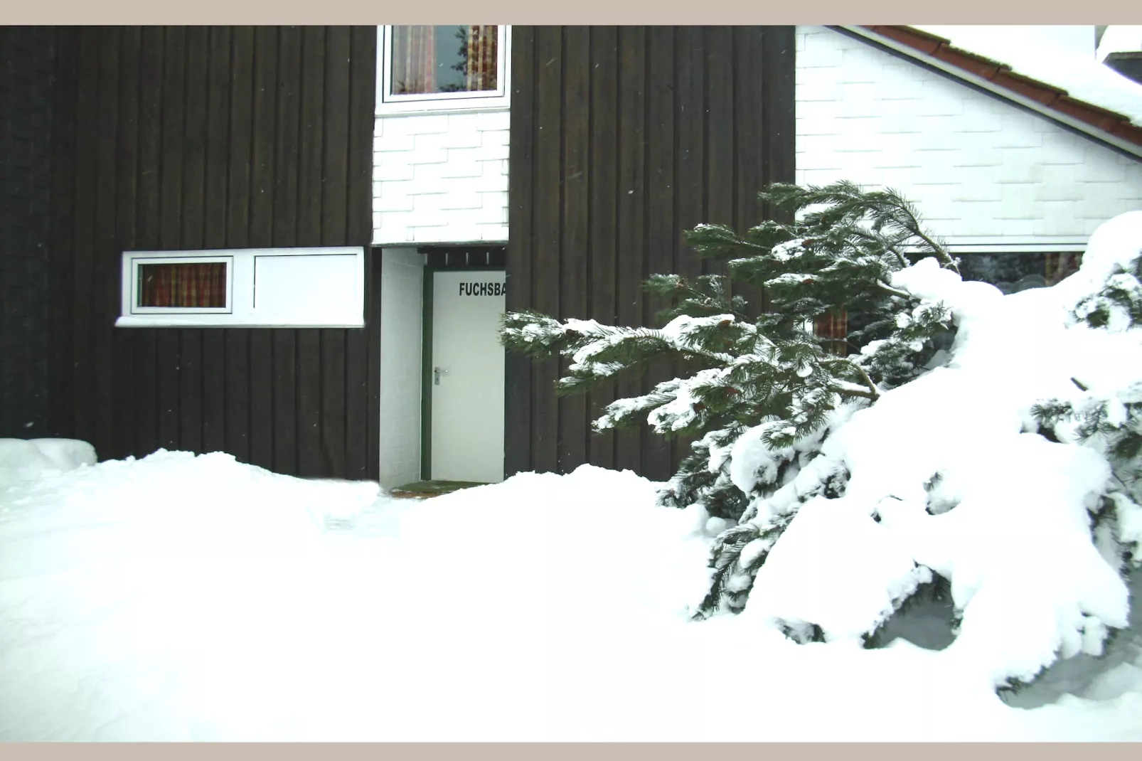 Biberbau-Exterior in winter