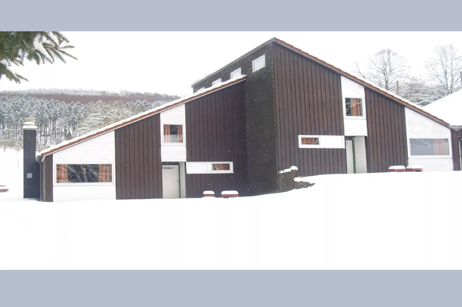 Wieselbau-Exterior in winter