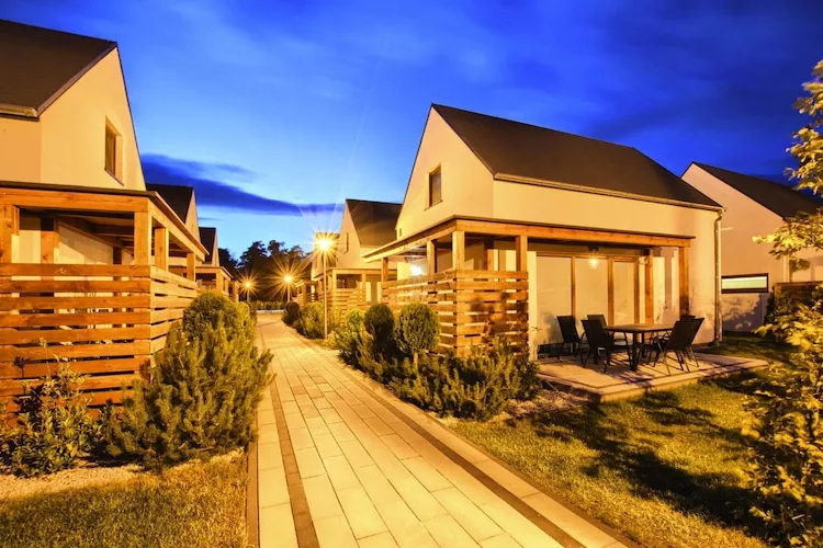 Domy z basenem Rogowo dla 6 osób-Außenbereich Sommer