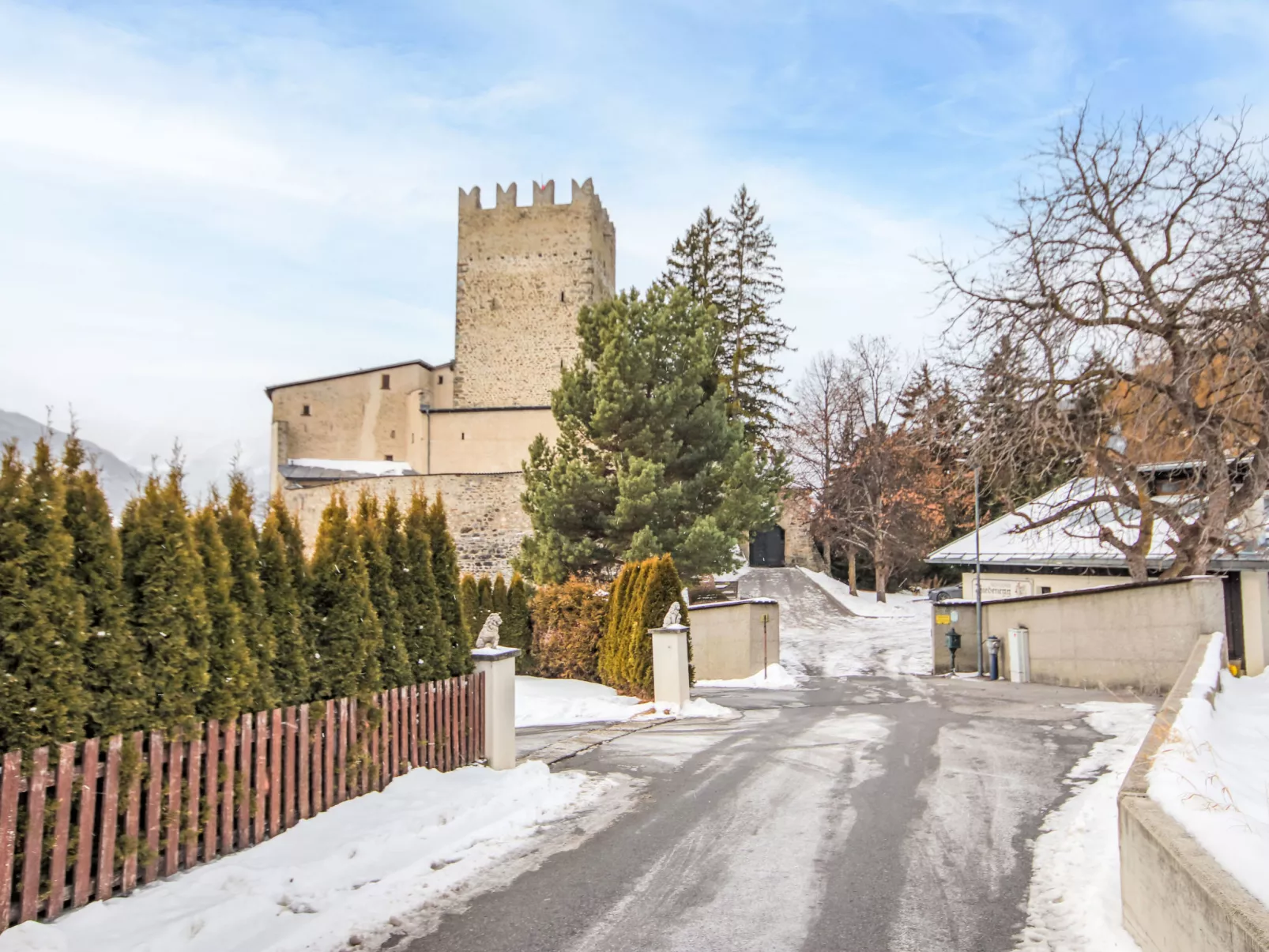Burg Biedenegg, Niedermontani-Outside