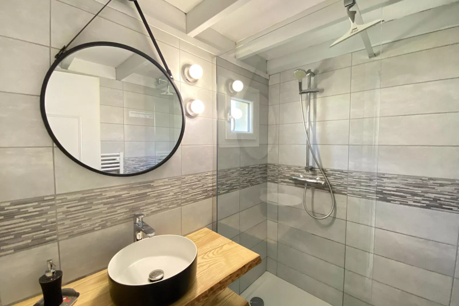 Holidayhome in Barneville-Carteret-Badezimmer