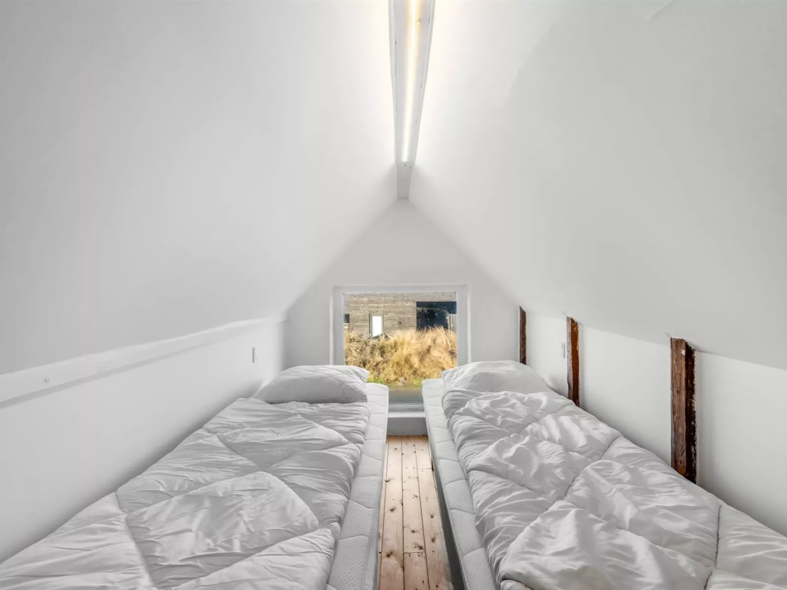 "Vappu" - 400m to the fjord-Inside