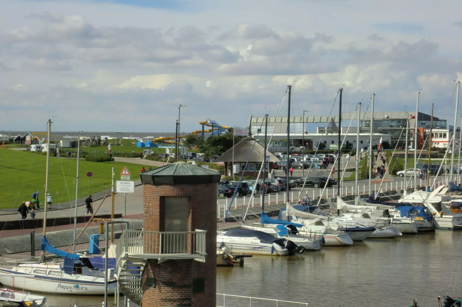 55576-Exterior in summer