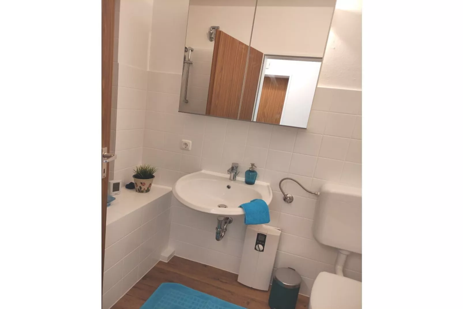 381370-Bathroom