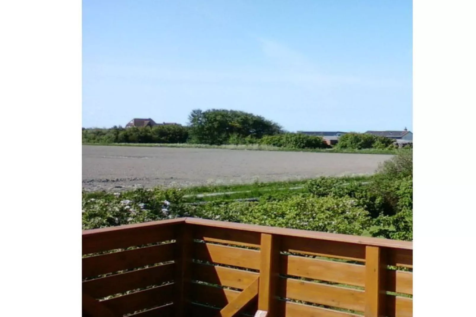 88009-Exterior in summer