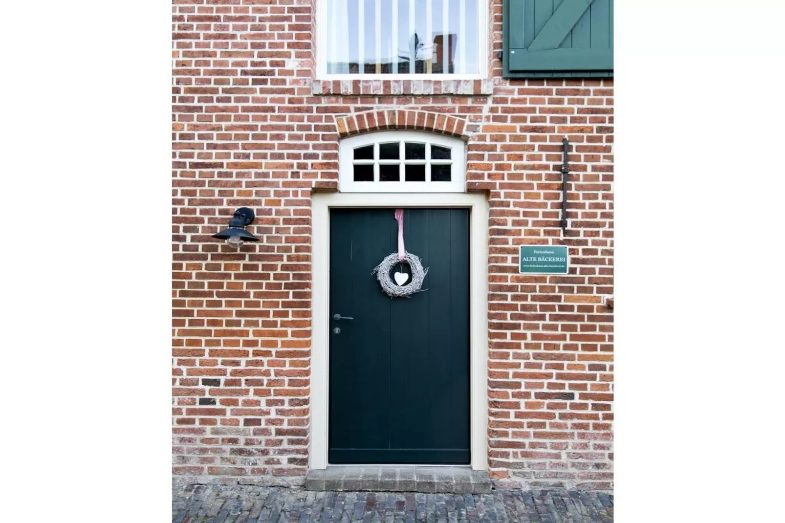 97432-Hall & reception