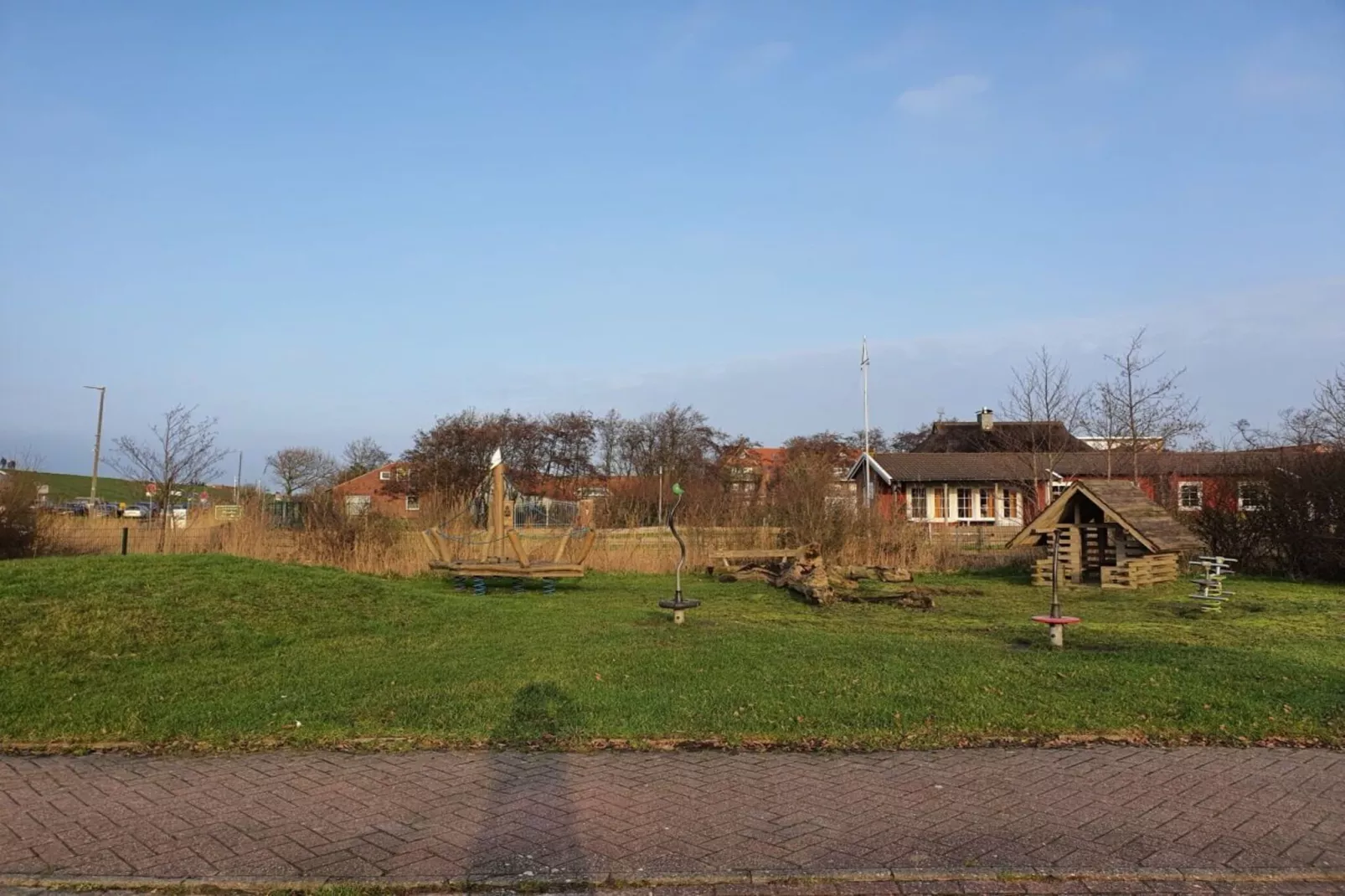 292612-Exterior in summer