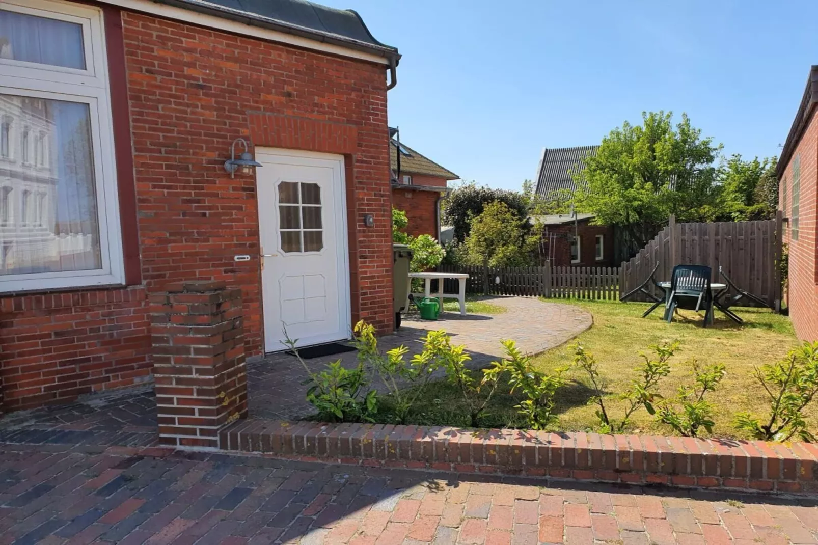 128412-Exterior in summer