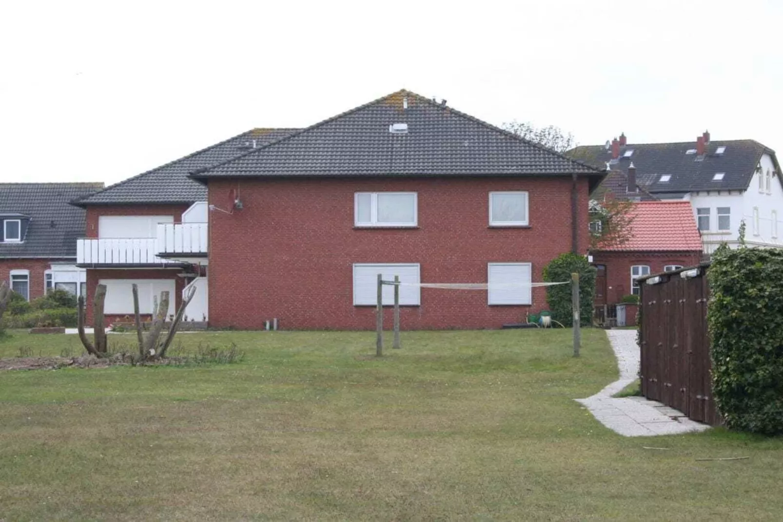 60730-Exterior in summer